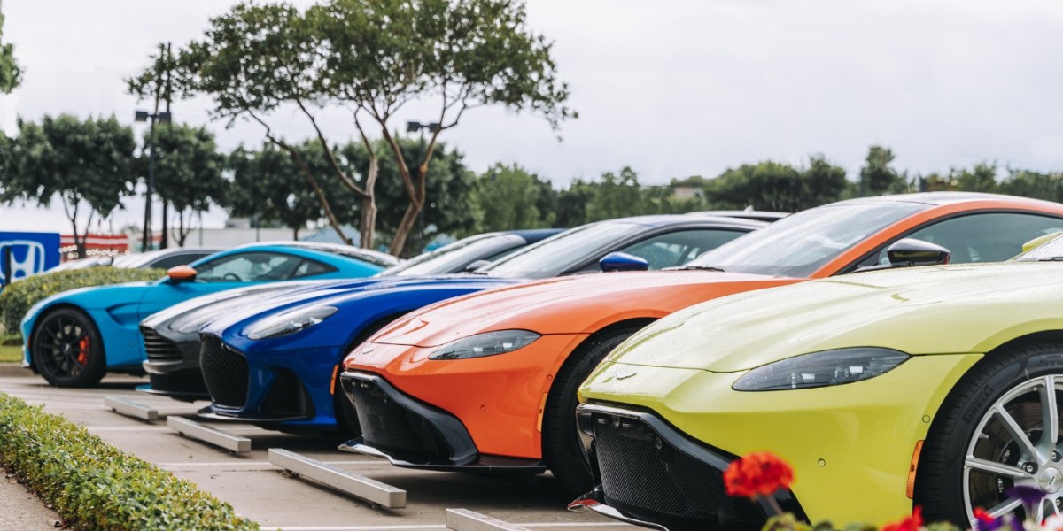 Single Travel Groups in Dubai: Age-Based Picks, Luxury Transport, and Sample Itineraries