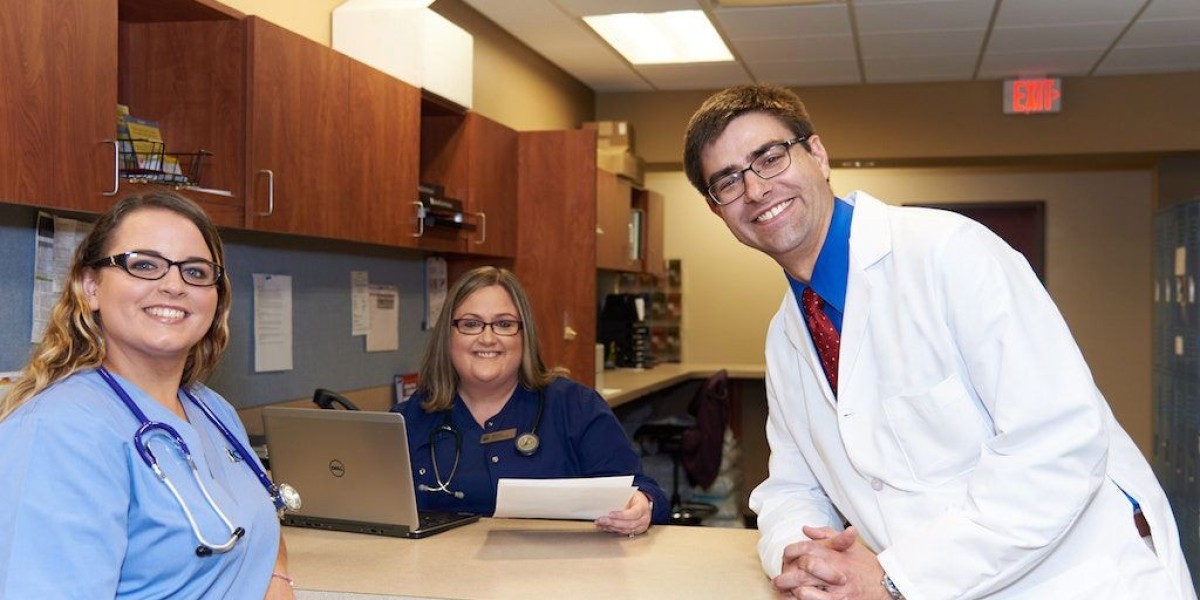 Medical Virtual Receptionist vs. Call Center: Which Gives Better Patient Service?