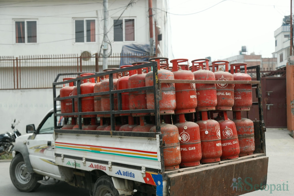 ग्यास र पेट्रोलियम पदार्थको कृत्रिम अभाव सिर्जना गर्नेलाई महानगरले कारबाही गर्ने :: सेतोपाटी संवाददाता :: Setopati