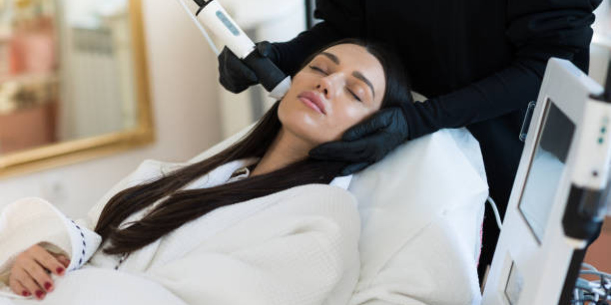 Hydrafacial Magic: Erase Blemishes and Restore Youthful Vibes