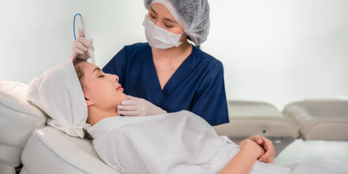 Skin Clinic Mastery: Balancing Oily Skin for a Matte, Fresh Finish